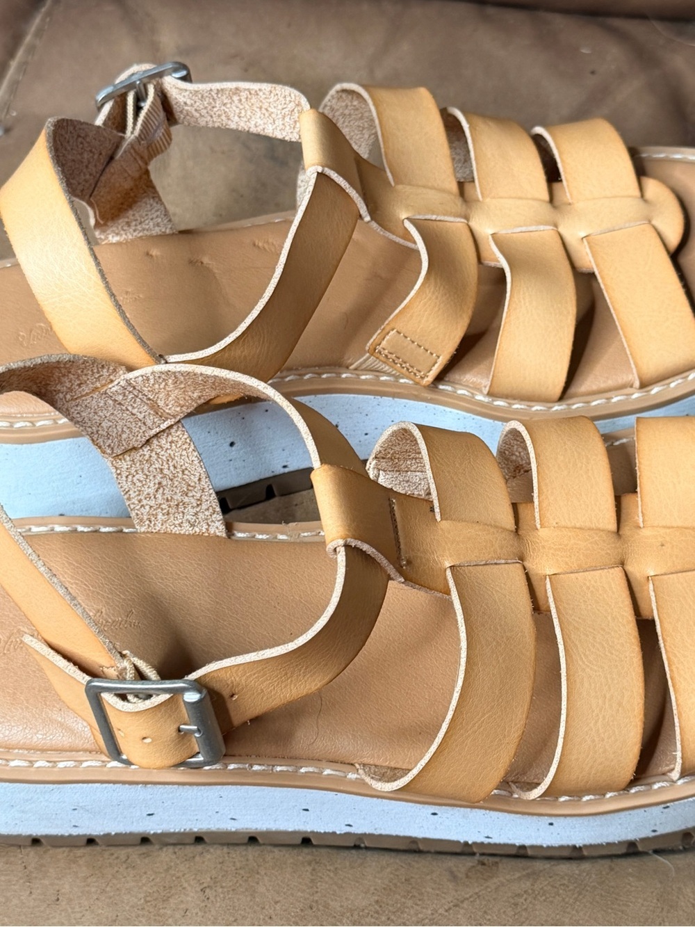 Universal Threads Sandals - Picture 2 of 6